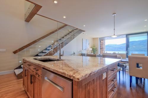 1-5235 Buchanan Road, Peachland, BC - Indoor Photo Showing Kitchen
