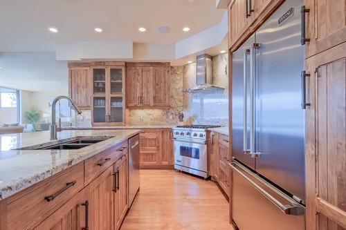 1-5235 Buchanan Road, Peachland, BC - Indoor Photo Showing Kitchen With Double Sink With Upgraded Kitchen