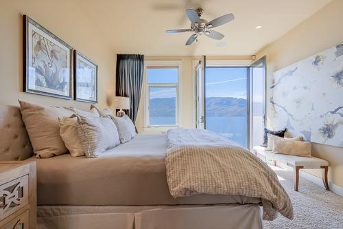 1-5235 Buchanan Road, Peachland, BC - Indoor Photo Showing Bedroom