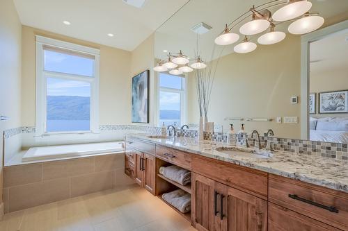 1-5235 Buchanan Road, Peachland, BC - Indoor Photo Showing Bathroom