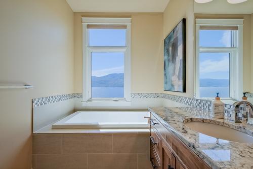 1-5235 Buchanan Road, Peachland, BC - Indoor Photo Showing Bathroom