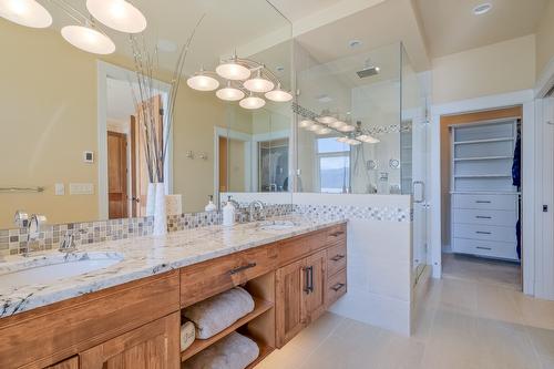 1-5235 Buchanan Road, Peachland, BC - Indoor Photo Showing Bathroom