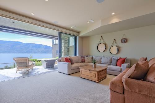 1-5235 Buchanan Road, Peachland, BC - Indoor Photo Showing Living Room