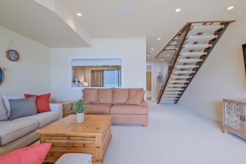 1-5235 Buchanan Road, Peachland, BC - Indoor Photo Showing Living Room