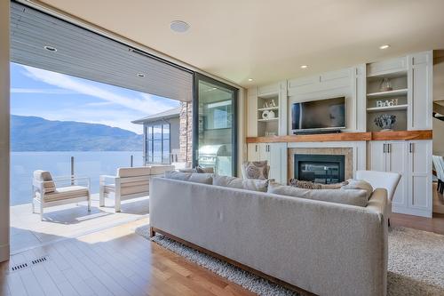 1-5235 Buchanan Road, Peachland, BC - Indoor Photo Showing Living Room With Fireplace
