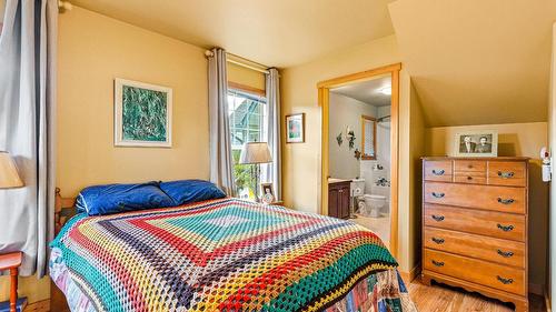 1420 Ainsworth Avenue, Riondel, BC - Indoor Photo Showing Bedroom