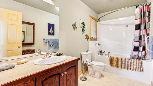 1420 Ainsworth Avenue, Riondel, BC - Indoor Photo Showing Bathroom