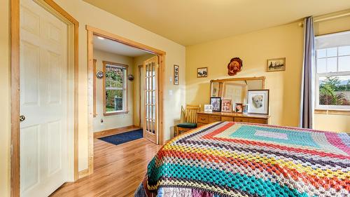 1420 Ainsworth Avenue, Riondel, BC - Indoor Photo Showing Bedroom