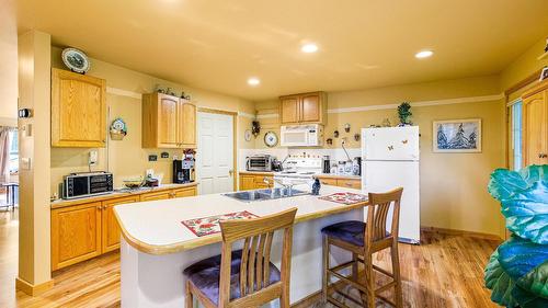 1420 Ainsworth Avenue, Riondel, BC - Indoor Photo Showing Kitchen With Double Sink
