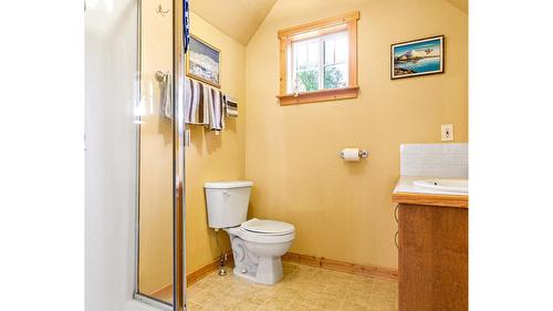 1420 Ainsworth Avenue, Riondel, BC - Indoor Photo Showing Bathroom