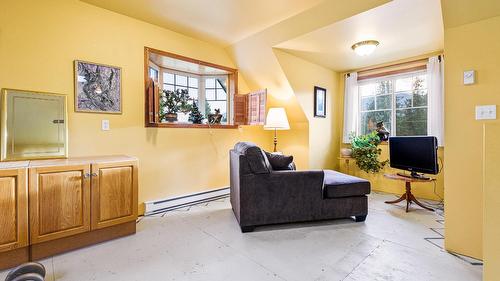 1420 Ainsworth Avenue, Riondel, BC - Indoor Photo Showing Other Room