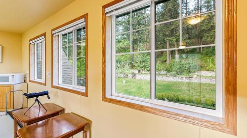 1420 Ainsworth Avenue, Riondel, BC - Indoor Photo Showing Other Room