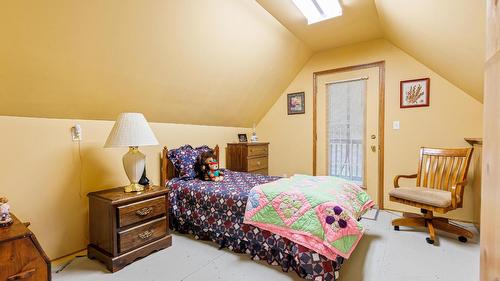 1420 Ainsworth Avenue, Riondel, BC - Indoor Photo Showing Bedroom