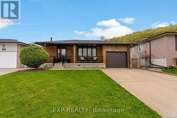 142 MARCELLA CRESCENT  Hamilton (Gershome), ON L8K 6G3