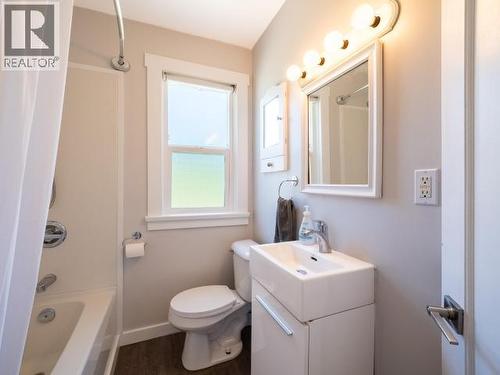 5198 Manson Ave, Powell River, BC 