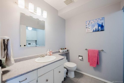 #3-933 Admirals Rd, Esquimalt, BC 