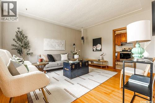 901 1St Street E, Saskatoon, SK - Indoor Photo Showing Living Room