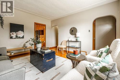 901 1St Street E, Saskatoon, SK - Indoor Photo Showing Living Room