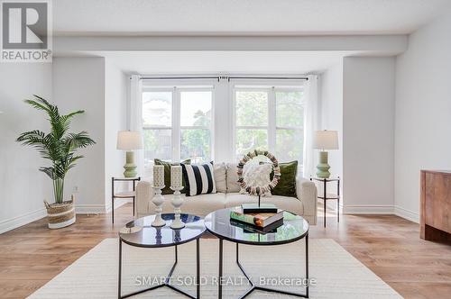 63 Michael Way, Markham, ON - Indoor Photo Showing Living Room