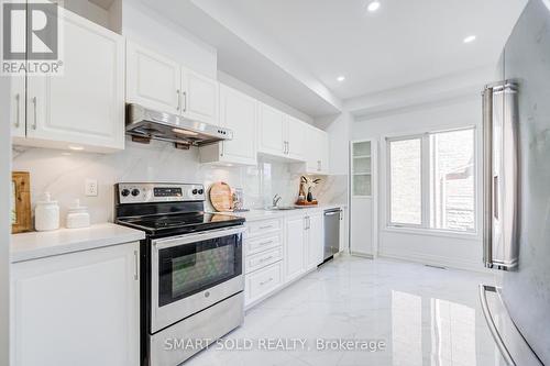 63 Michael Way, Markham, ON - Indoor Photo Showing Kitchen