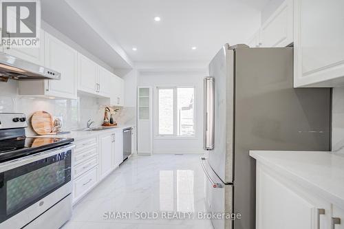 63 Michael Way, Markham, ON - Indoor Photo Showing Kitchen