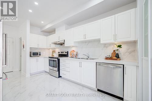 63 Michael Way, Markham, ON - Indoor Photo Showing Kitchen With Stainless Steel Kitchen
