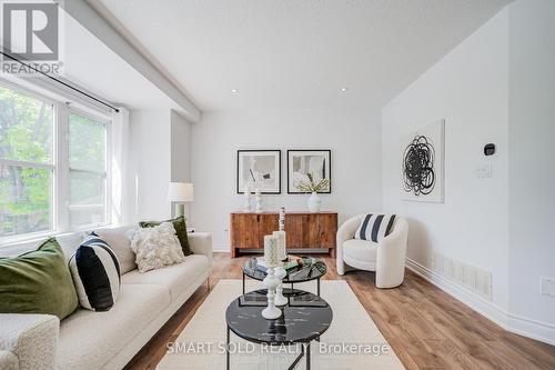 63 Michael Way, Markham, ON - Indoor Photo Showing Living Room