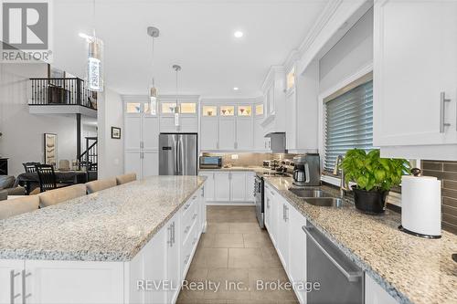 46 Philmori Boulevard, Pelham (Fonthill), ON - Indoor Photo Showing Kitchen With Double Sink With Upgraded Kitchen