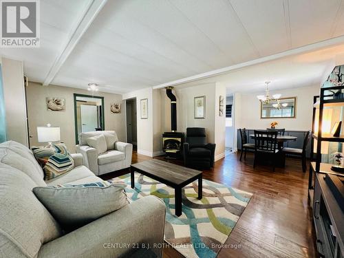 1 Nectarine Court, Innisfil, ON - Indoor Photo Showing Living Room