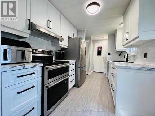 1 Nectarine Court, Innisfil, ON - Indoor Photo Showing Kitchen