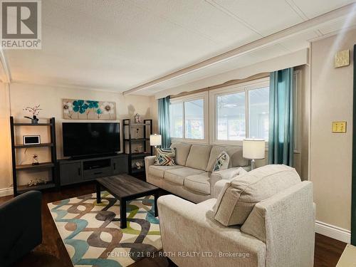 1 Nectarine Court, Innisfil, ON - Indoor Photo Showing Living Room