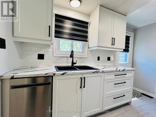 1 Nectarine Court, Innisfil, ON - Indoor Photo Showing Kitchen With Double Sink With Upgraded Kitchen