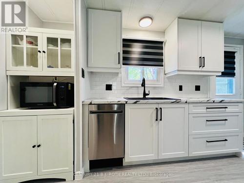1 Nectarine Court, Innisfil, ON - Indoor Photo Showing Kitchen