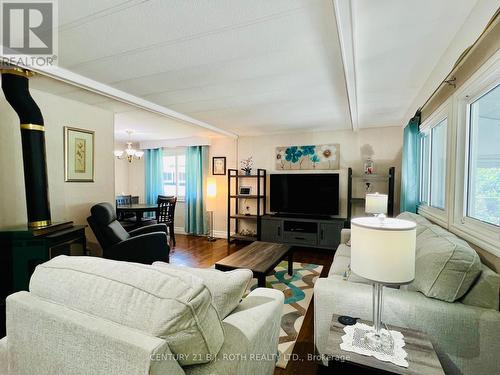 1 Nectarine Court, Innisfil, ON - Indoor Photo Showing Living Room
