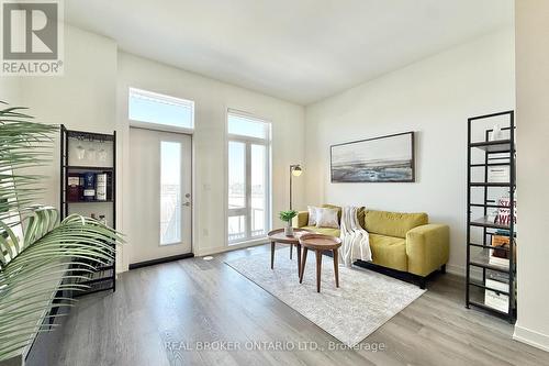 404 - 11 Steckley House Lane, Richmond Hill, ON - Indoor Photo Showing Other Room