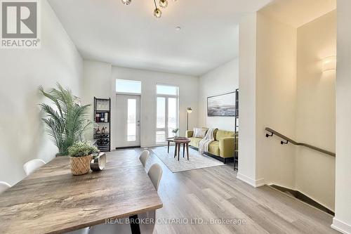 404 - 11 Steckley House Lane, Richmond Hill, ON - Indoor