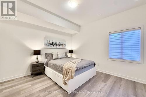 404 - 11 Steckley House Lane, Richmond Hill, ON - Indoor Photo Showing Bedroom