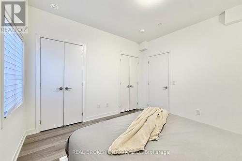 404 - 11 Steckley House Lane, Richmond Hill, ON - Indoor Photo Showing Bedroom