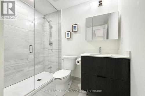 404 - 11 Steckley House Lane, Richmond Hill, ON - Indoor Photo Showing Bathroom