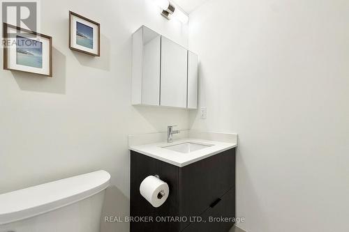 404 - 11 Steckley House Lane, Richmond Hill, ON - Indoor