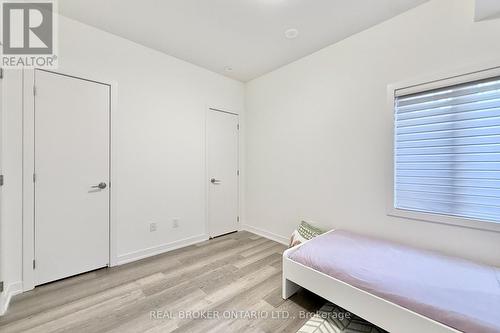 404 - 11 Steckley House Lane, Richmond Hill, ON - Indoor Photo Showing Bedroom