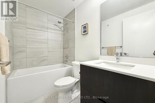 404 - 11 Steckley House Lane, Richmond Hill, ON - Indoor Photo Showing Bathroom