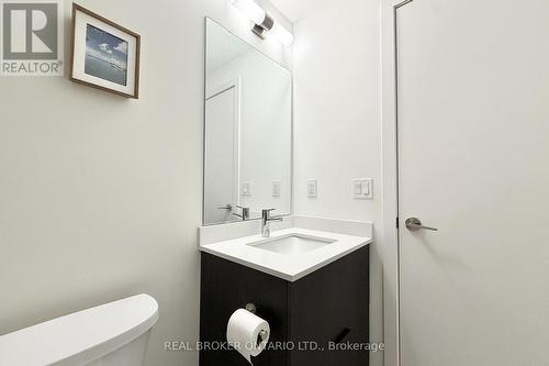 404 - 11 Steckley House Lane, Richmond Hill, ON - Indoor Photo Showing Bathroom