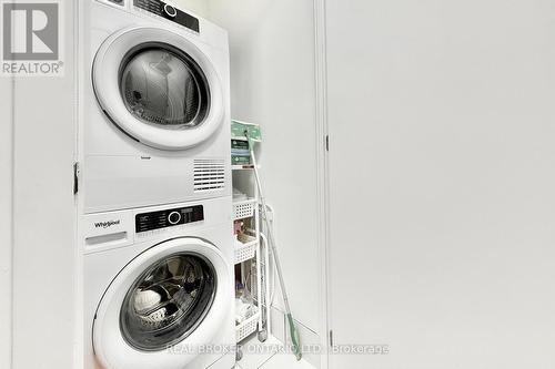 404 - 11 Steckley House Lane, Richmond Hill, ON - Indoor Photo Showing Laundry Room