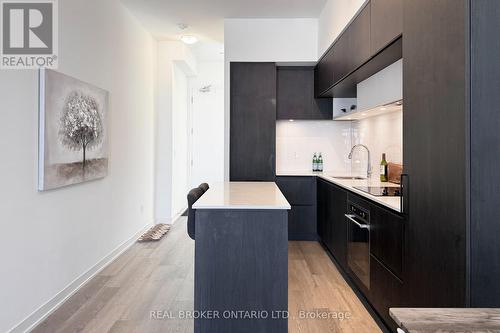 404 - 11 Steckley House Lane, Richmond Hill, ON - Indoor Photo Showing Kitchen With Upgraded Kitchen