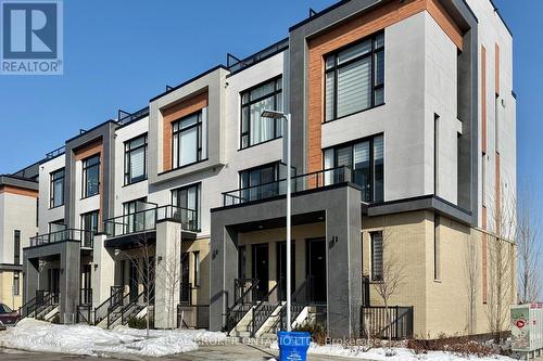 404 - 11 Steckley House Lane, Richmond Hill, ON - Outdoor