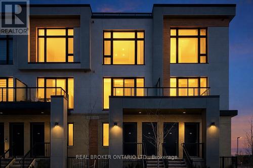 404 - 11 Steckley House Lane, Richmond Hill, ON - Outdoor