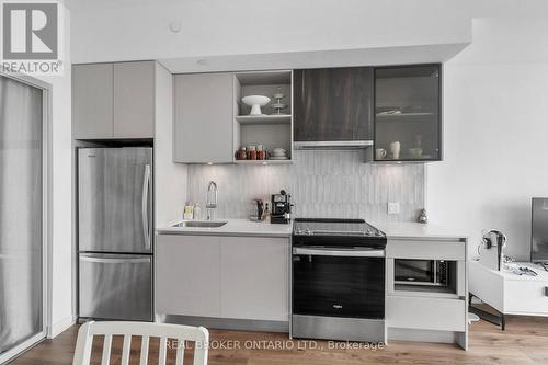 328 - 405 Dundast Street W, Oakville, ON - Indoor Photo Showing Kitchen With Upgraded Kitchen