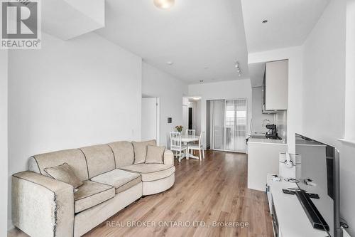 328 - 405 Dundast Street W, Oakville, ON - Indoor Photo Showing Living Room