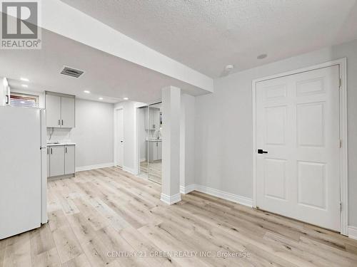 16 Mount Fuji Crescent, Brampton, ON - Indoor
